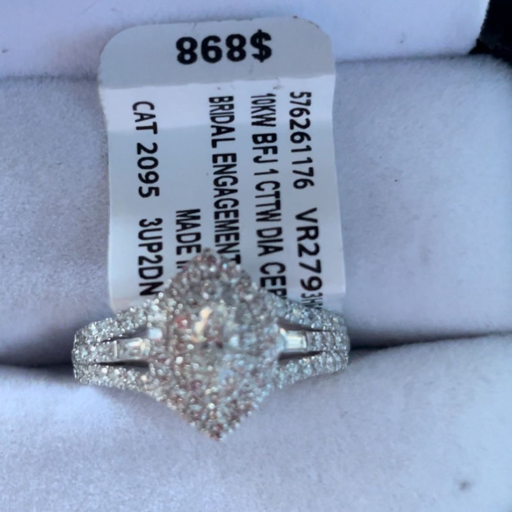 Beautiful 1 ct diamond 10k white gold engagement ring size 7